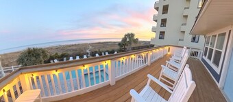 Oceanfront, Central, Huge 5k sq ft Home w Huge Private Pool, Hot tub, & Gameroom