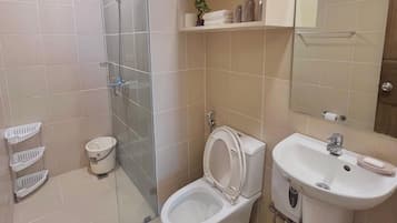 Shared Dormitory, 1 Bedroom, Accessible, Smoking | Bathroom