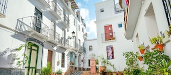 Cruz del Monte: One-Level Villa with Private Pool and 3 bedrooms in Costa del Sol.