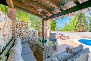 Terrace/patio - Cruz del Monte: One-Level Villa with Private Pool and 3 bedrooms in Costa del Sol. (Cómpeta)