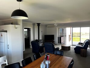 Interior - Dolphin Views@ Limestone coast Cape Jaffa Pet friendly. Boat parking Beach Front (Cape Jaffa)