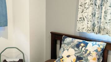 2 室のベッドルーム、デスク、アイロン / アイロン台、WiFi (無料)