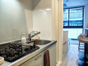 Fridge, microwave, oven, stovetop - Newly built house of 67 sq.m., ideal for family/group travel. 8-minute walk from Asakusabashi Station, convenient transportation. ‼️ Close to Akihabara, Ueno Park, and Sensoji Temple. (台東区)