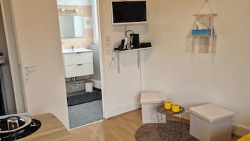 1 camera, ferro/asse da stiro, Wi-Fi, lenzuola