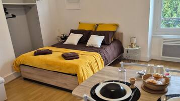 1 bedroom, iron/ironing board, WiFi, bed sheets