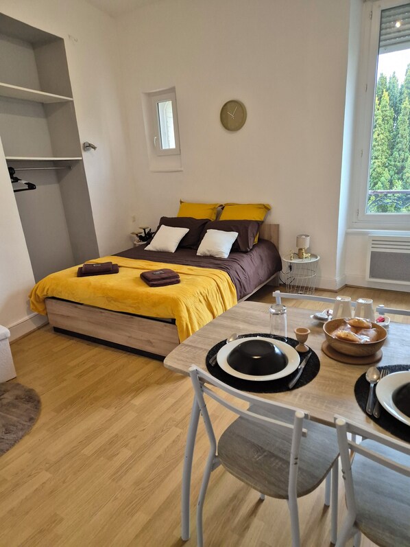 1 bedroom, iron/ironing board, WiFi, bed sheets