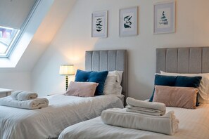 3 chambres, fer et planche à repasser, Wi-Fi gratuit, draps fournis