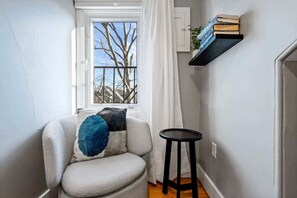 TV - Smart TV | Murphy Bed | Near Back Cove | Parking (Portland)