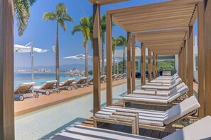 Property grounds - High-Floor Luxury Condo Ocean Views Rooftop Pool (Puerto Vallarta)