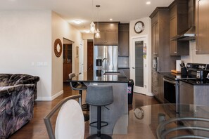 Interior - 
Family-Sized 4 Br Home Close to Banff National Park
10 mins to Calgary airport
 (Calgary)