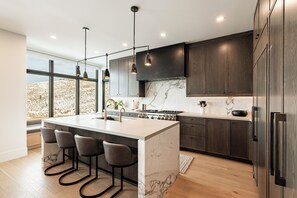 Refrigerador, microondas, horno, placa de cocina