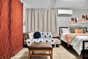4 Schlafzimmer, Schreibtisch, Bügeleisen/Bügelbrett, Reisekinderbett