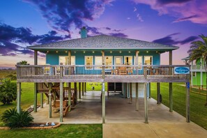 Terrace/patio - Beachside Retreat | Ocean Views, Firepit & Pet Friendly (Port Bolivar)