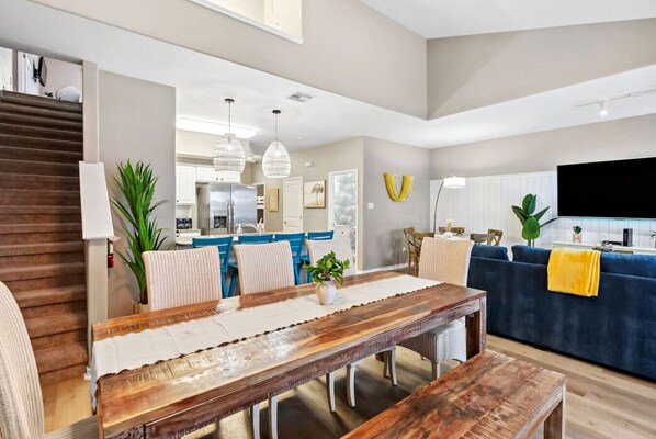 Dining - Heated Pool, 5 Bedroom, Pet-Friendly, King Bed,Near White Cap Beach,  Patio,  Grill (Corpus Christi)