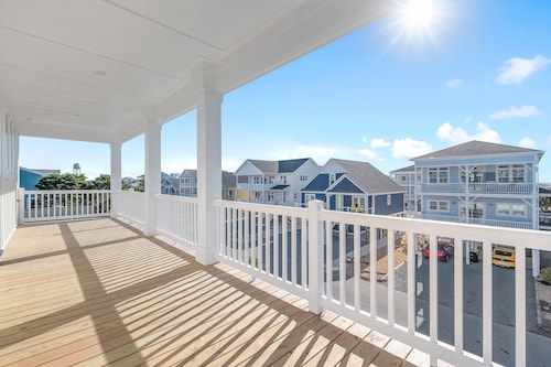 "Sea Ya at Holden" BRAND NEW 4 Bedroom, 4.5 Bath Home w/ PRIVATE POOL and Elevator!
