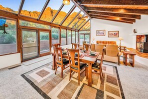 Dining - Hikers Haven Huge 2 Bed Up Close Red Rock Views (Sedona)