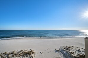 On the beach - Clearwater8D:Top Floor Beachfront Corner Unit (Gulf Shores)
