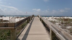 På stranden