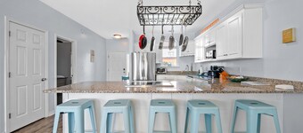 Shore Thang-Sleeps 27, Steps to Sand, Dog Friendly