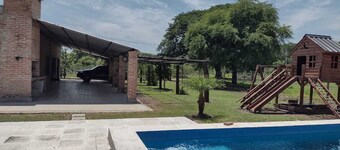 House with swimming pool, barbecue and more