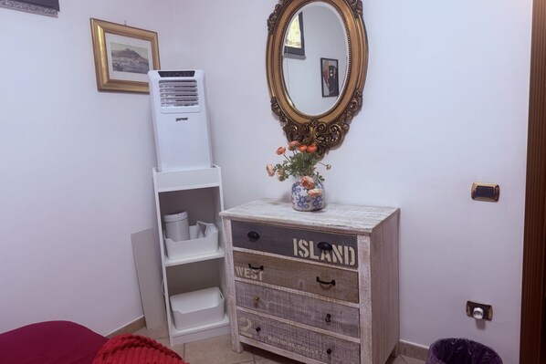 3 bedrooms, iron/ironing board, bed sheets