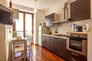 Fridge, microwave, oven, stovetop - A few steps from the historic center of Como, in an area well served and well connected by public transport, this space offers easy access to all the local attractions.Located on the second floor with elevator of a modern building, this 50 square meter a (Como)