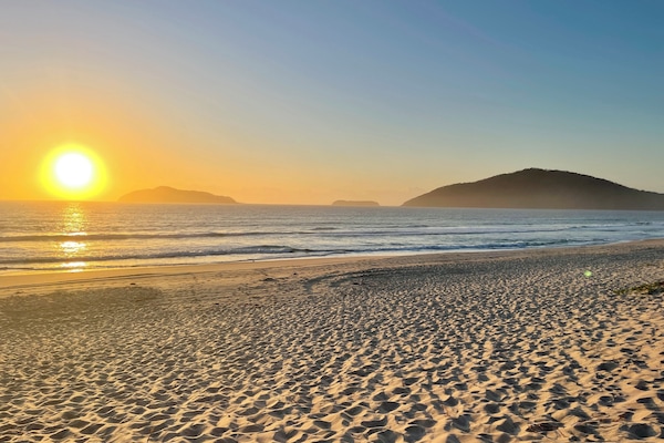 Beach nearby, sun-loungers, beach towels