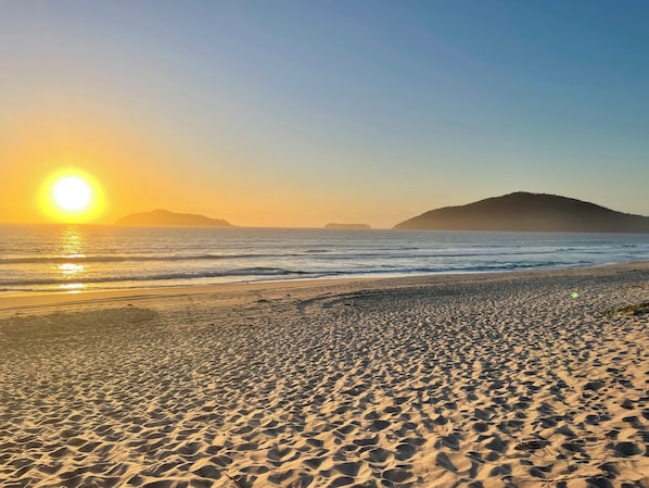 Beach nearby, sun loungers, beach towels