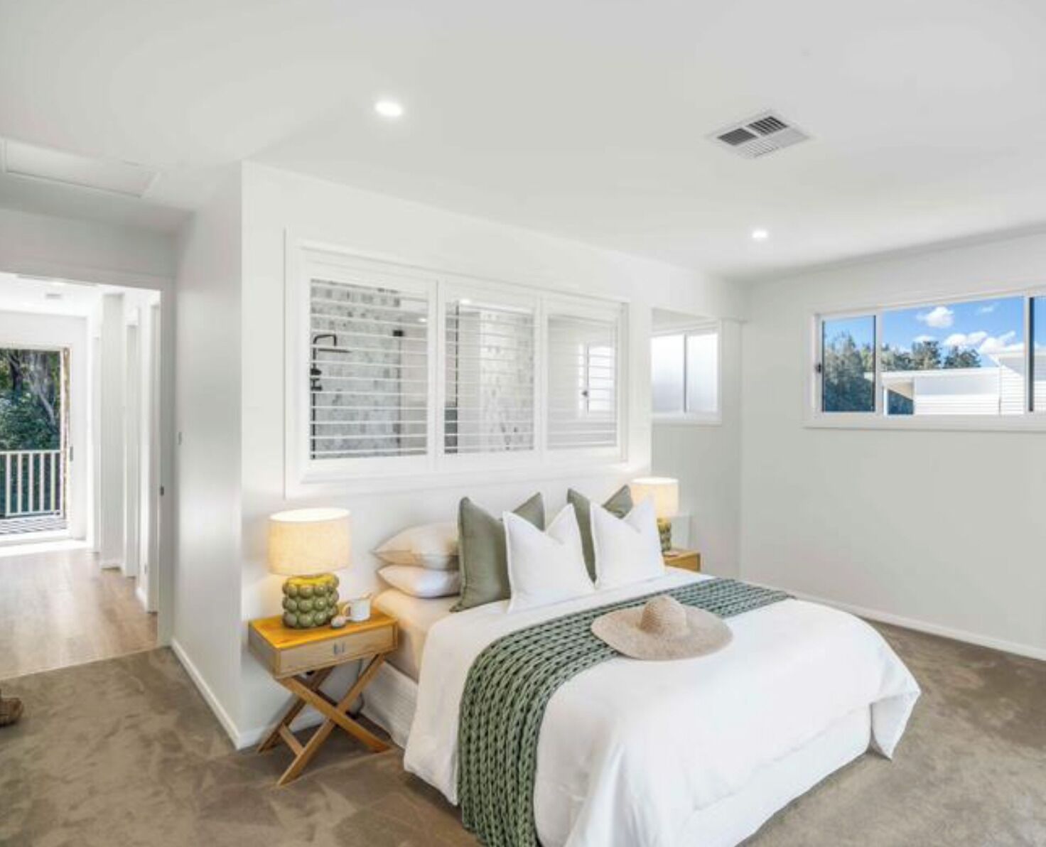 5 bedrooms, desk, free WiFi, bed sheets