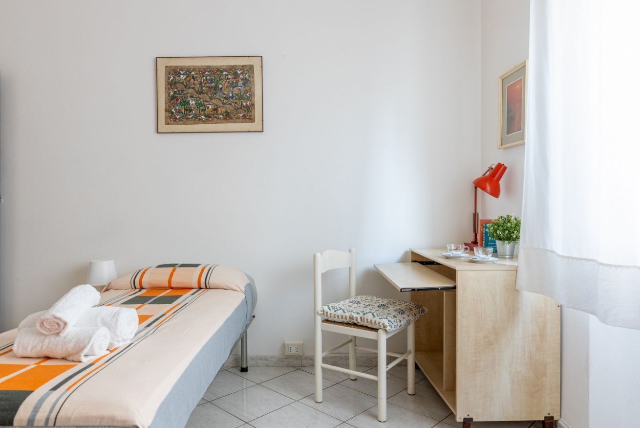 2 bedrooms, desk, iron/ironing board, WiFi