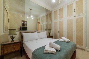 2 chambres, fer et planche à repasser, Wi-Fi, draps fournis
