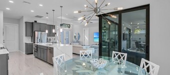 Villa Nautica - Gulf access Cape Coral w. heated pool and spa