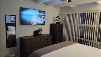 1 slaapkamer, een strijkplank/strijkijzer, wifi, beddengoed