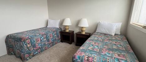 Chambre Standard avec lits jumeaux | Fer et planche Ă repasser, Wi-Fi gratuit