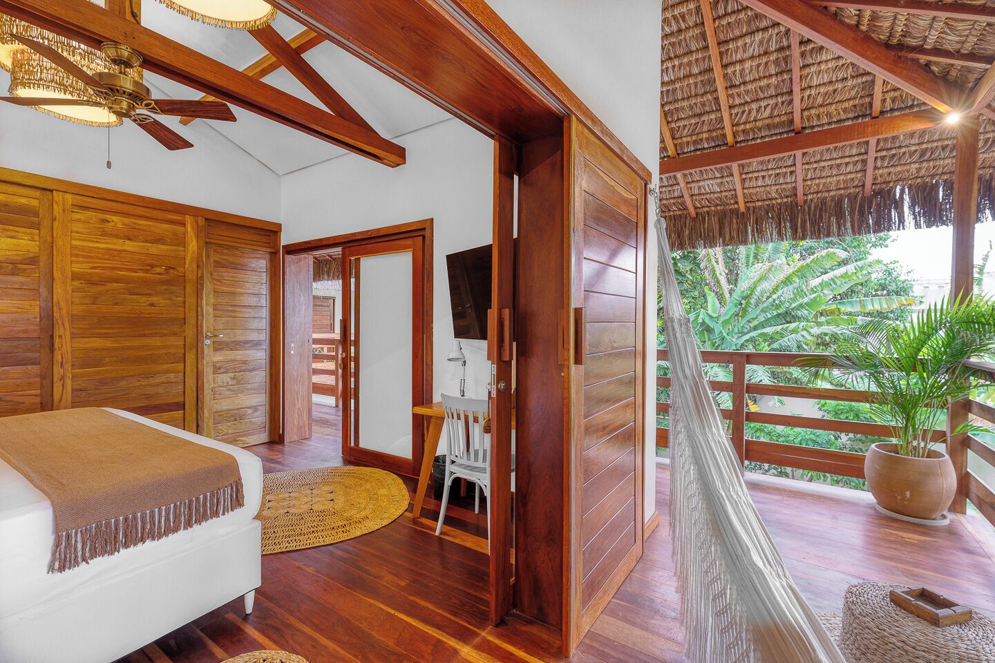 5 Schlafzimmer, Schreibtisch, Bügeleisen/Bügelbrett, Reisekinderbett