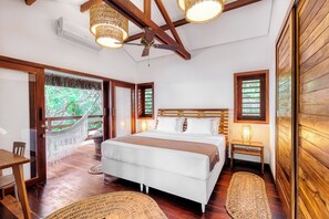 5 habitaciones, escritorio y tabla de planchar con plancha 