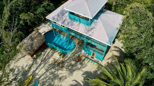 3BR Beachfront Villa w/Pool & Ocean Views