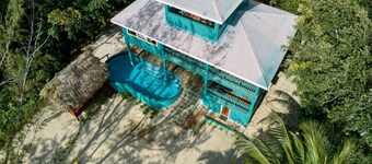 3BR Beachfront Villa w/Pool & Ocean Views