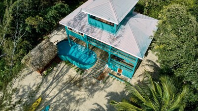 3BR Beachfront Villa w/Pool & Ocean Views