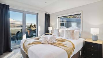 3 bedrooms, iron/ironing board, travel cot, WiFi