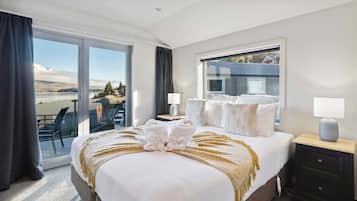 3 bedrooms, iron/ironing board, travel crib, WiFi