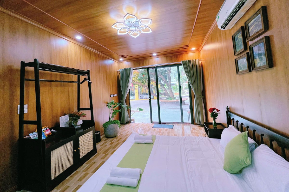 Deluxe Double Room, Private Bathroom | 1 bedroom, soundproofing, free WiFi