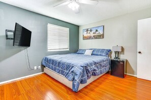 3 bedrooms, iron/ironing board, WiFi, bed sheets