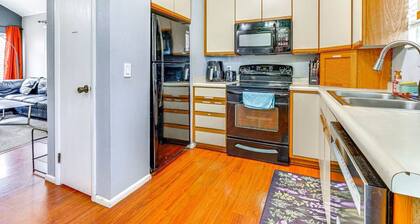 Charming 3-bedroom townhome with WiFi and AC in West Valley City