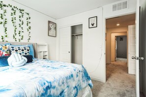 2 habitaciones, escritorio, tabla de planchar con plancha y wifi gratis