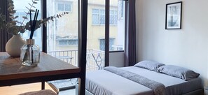 Rideaux occultants, fer et planche à repasser, Wi-Fi gratuit