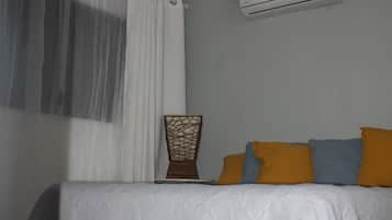 Estudi bàsic, vistes al pati | Matalassos Tempur-Pedic i mobiliari individual