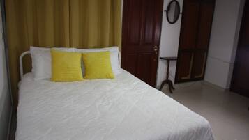 Basic Studio, Courtyard View | Tempur-Pedic beds, individually furnished, laptop workspace