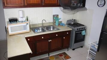 Basic Studio, Courtyard View | Private kitchen | Espresso maker, coffee/tea maker, electric kettle, toaster