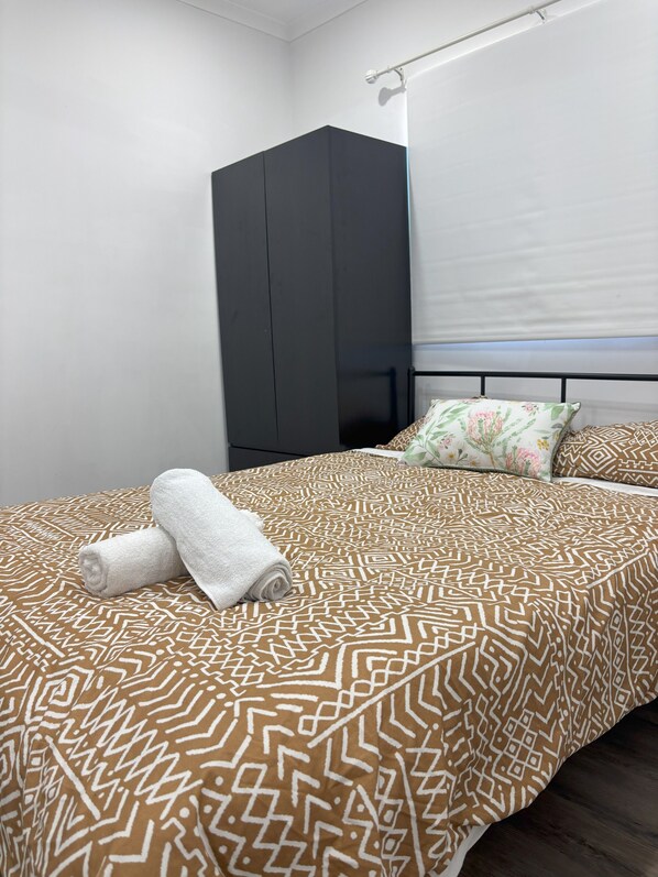 2 chambres, fer et planche à repasser, Wi-Fi gratuit, draps fournis